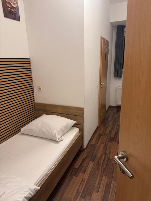 Shirdel Pension - Single Room With Private Bathroom