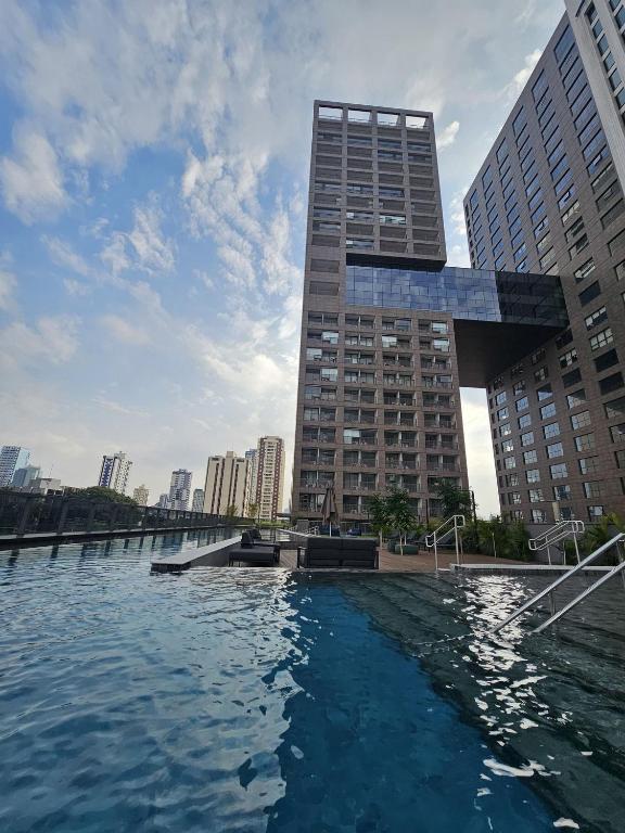 a large building next to a large body of water at Studio Tatuapé - SP in São Paulo