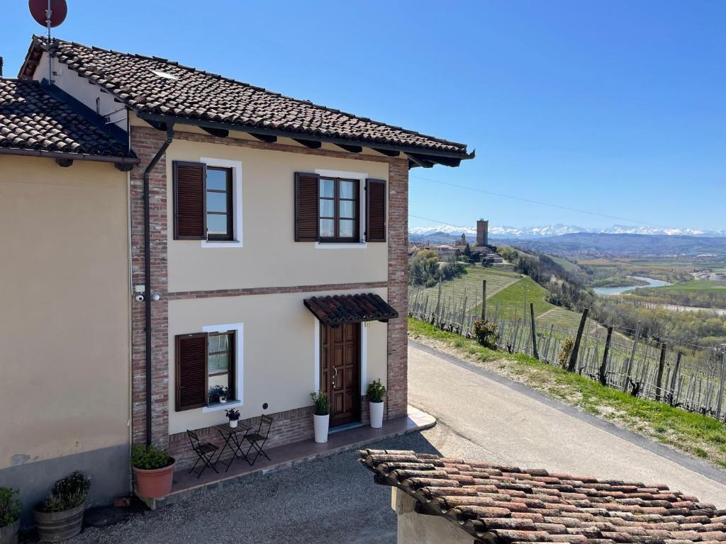 a house on a hill with a view at Liber Barbaresco House in Barbaresco