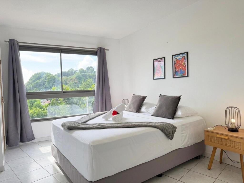1 Bedroom Downtown Apartment, Private Parking, Wi-Fi - photo 2 - Tahiti, Polynésie