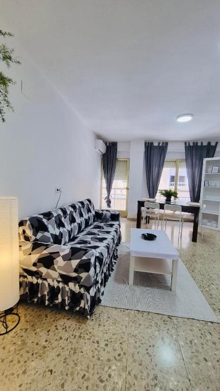 Alicante Family Home Stay PARKING