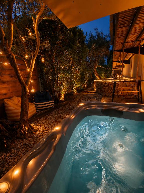 a hot tub in a backyard at night with lights at Chambre d'hôte Cigale jacuzzi et jardin privé in Allauch