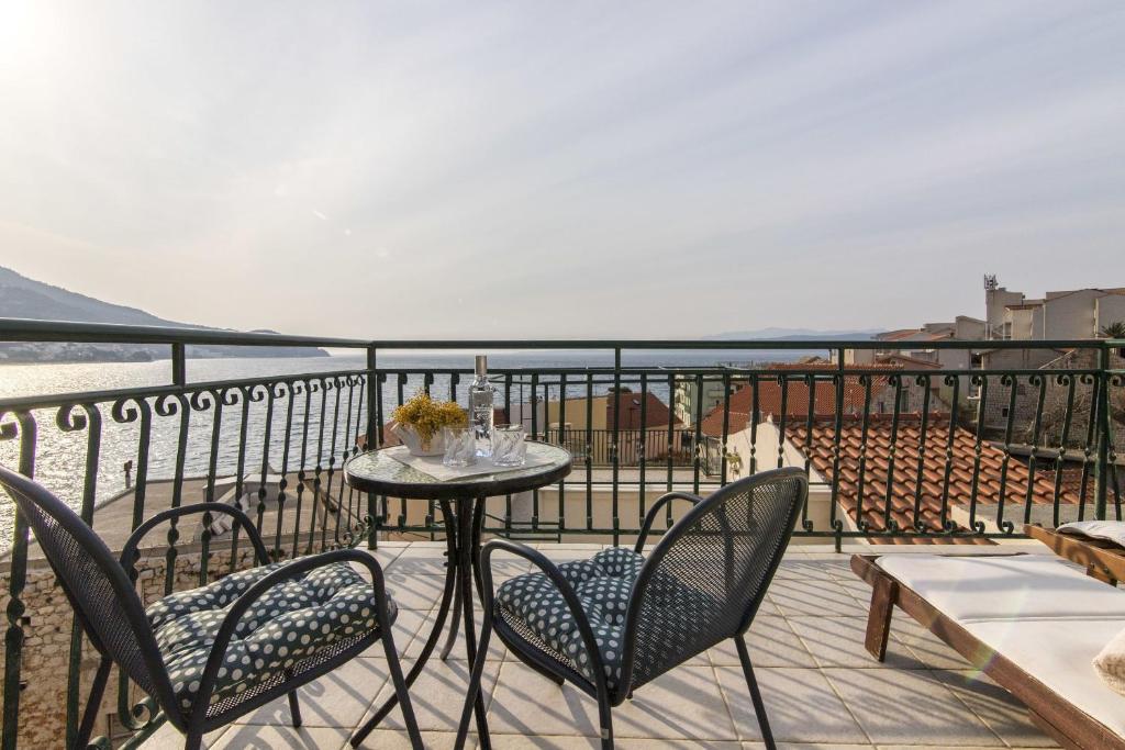 a patio with chairs and a table on a balcony at House Lea in Igrane