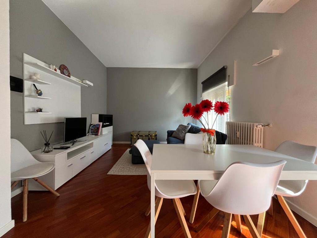 a living room with a white table and chairs at Maison de l'Eau by Lago Maggiore Rentals in Verbania