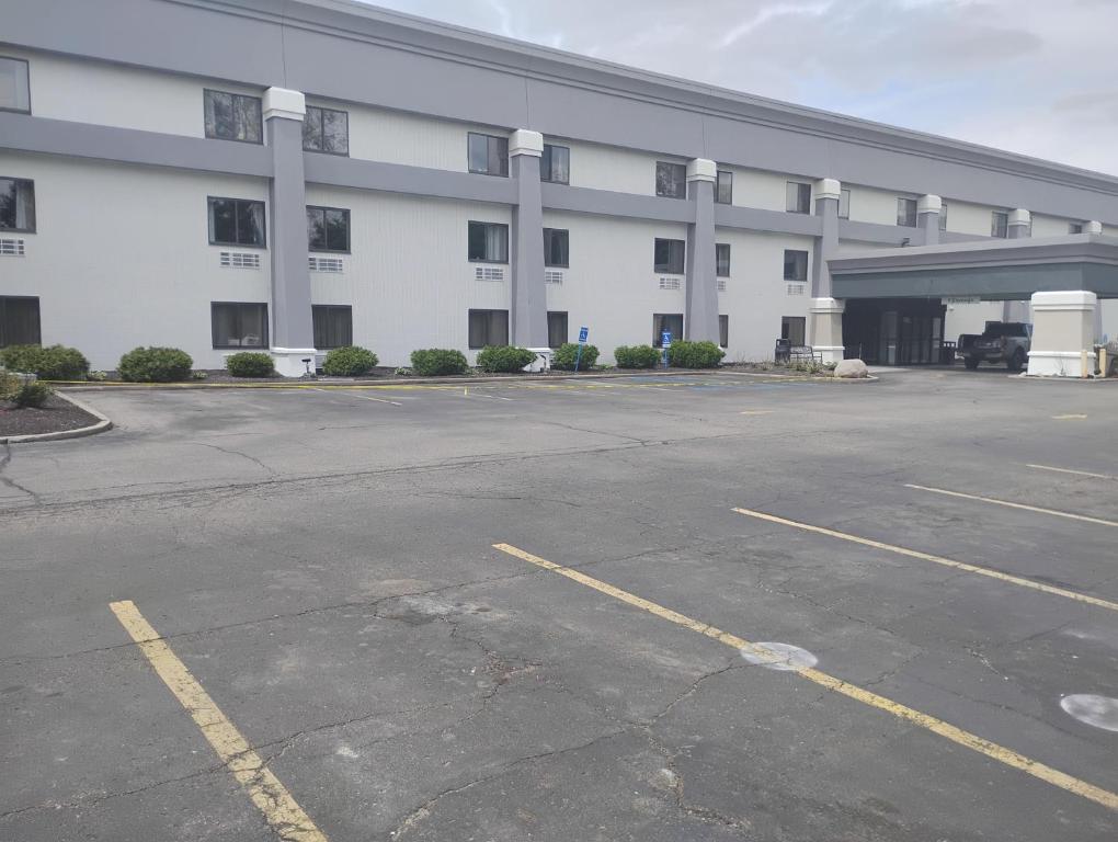 Battle Creek Hotel - Housity