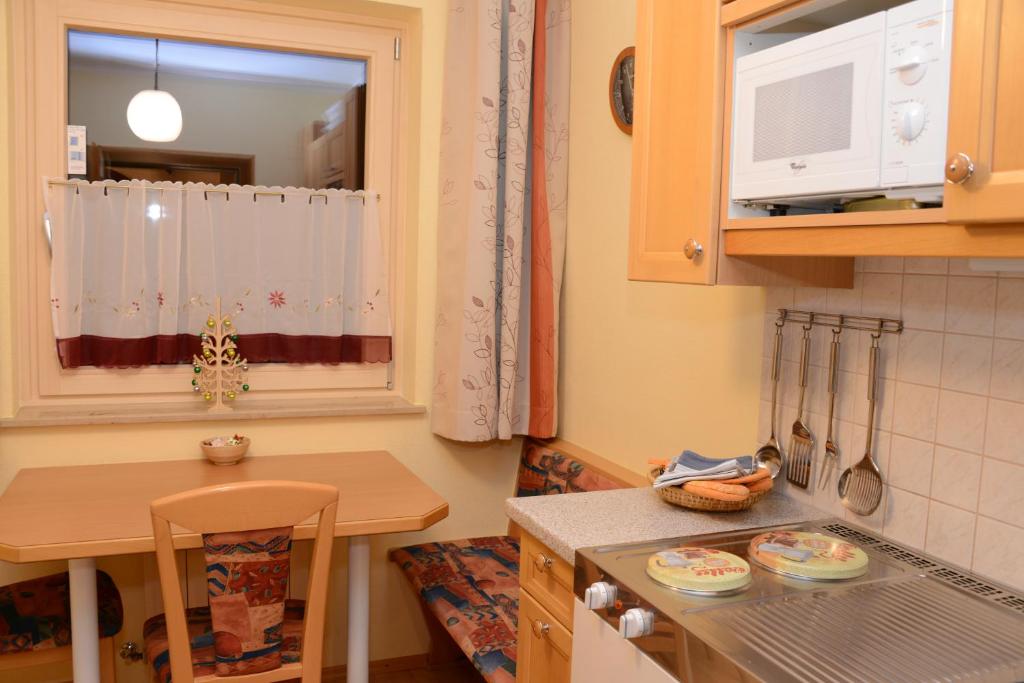 Kuchyň nebo kuchyňský kout v ubytování Haus Miriam