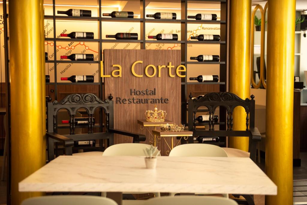 Hostal La Corte - Housity