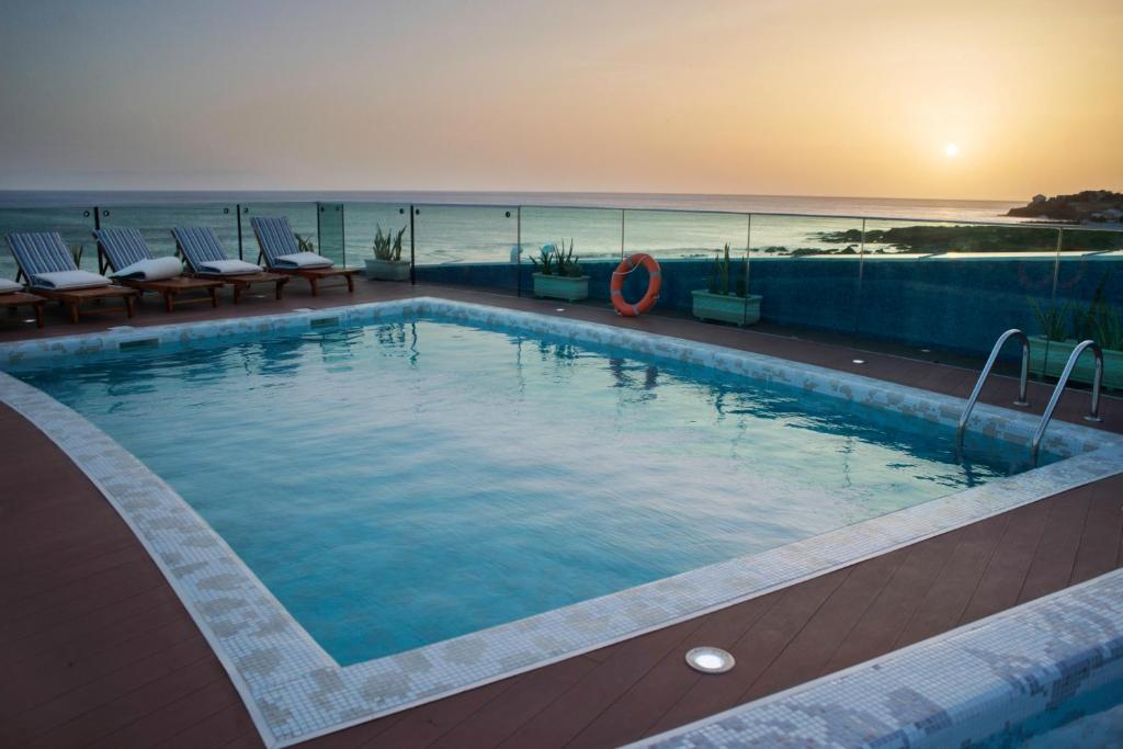 Bazén v ubytování Hotel Vip Praia nebo v jeho okolí