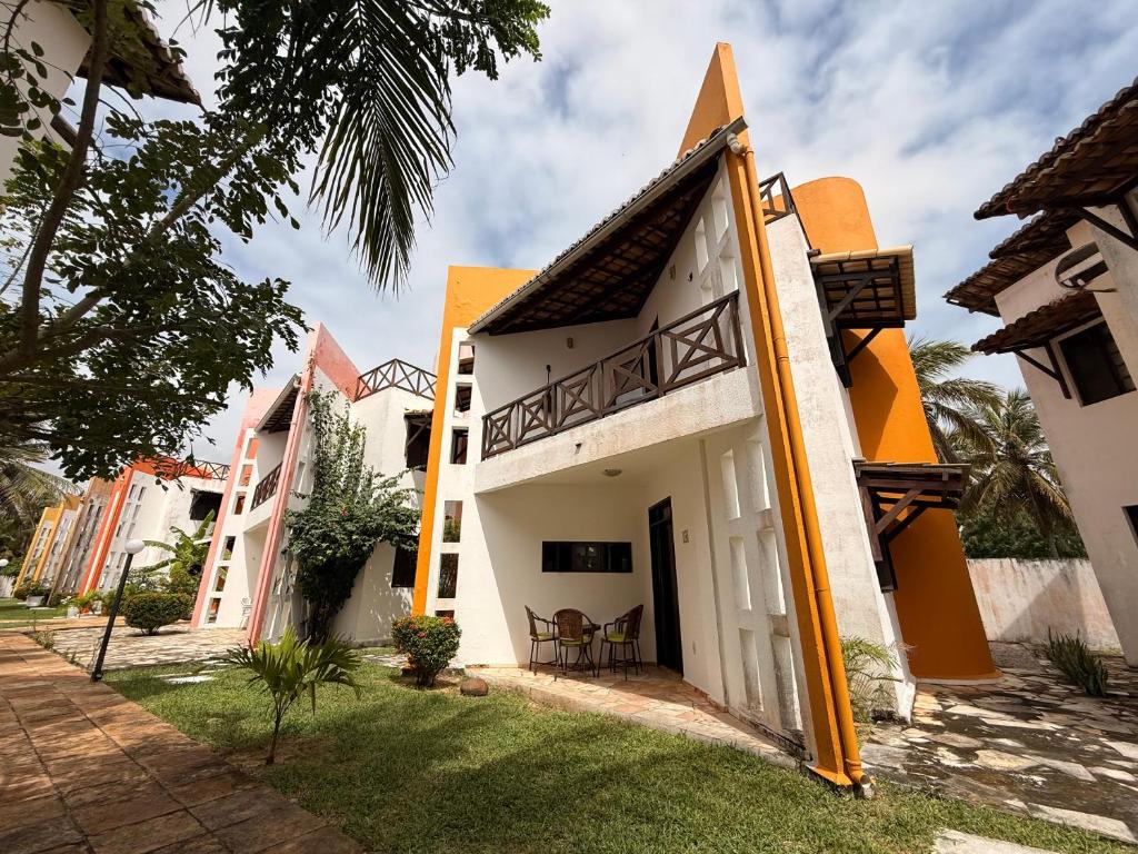 a view of the front of a house at Triplex em Maracajaú a beira-mar in Maxaranguape