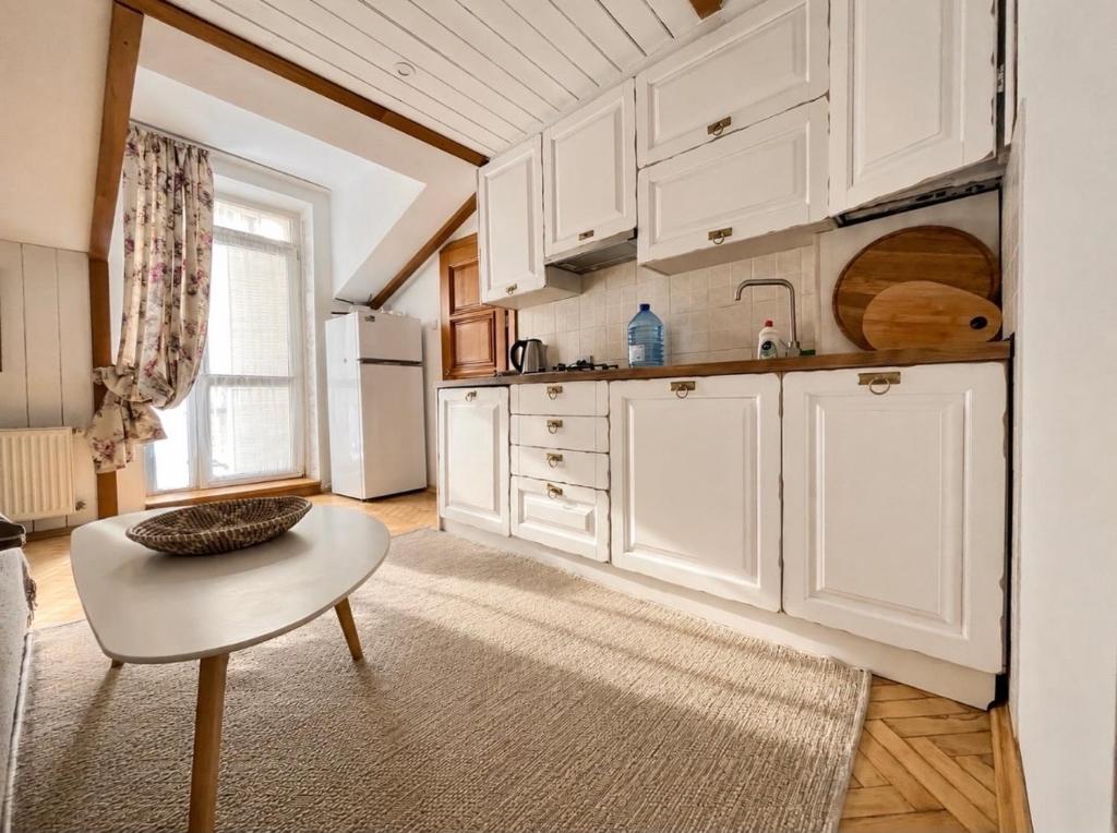 5 LVIV -APART дві кім ізольовані і кухня- студія з балконом тиха центр фото 3