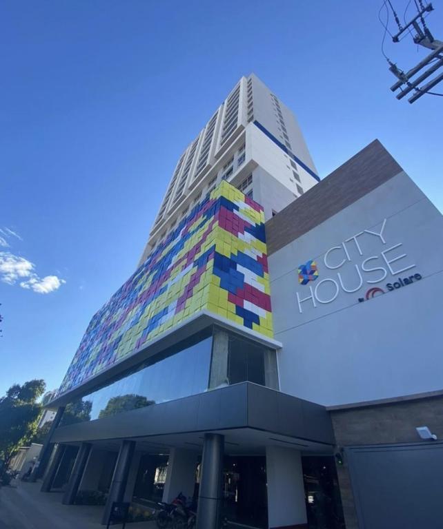 a building with a multicolored building at Flat mobiliado no CITY HOUSE in Barreiras