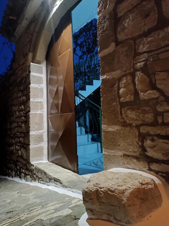 a window in a stone wall with a staircase at Guest House Baba Lluka in Berat