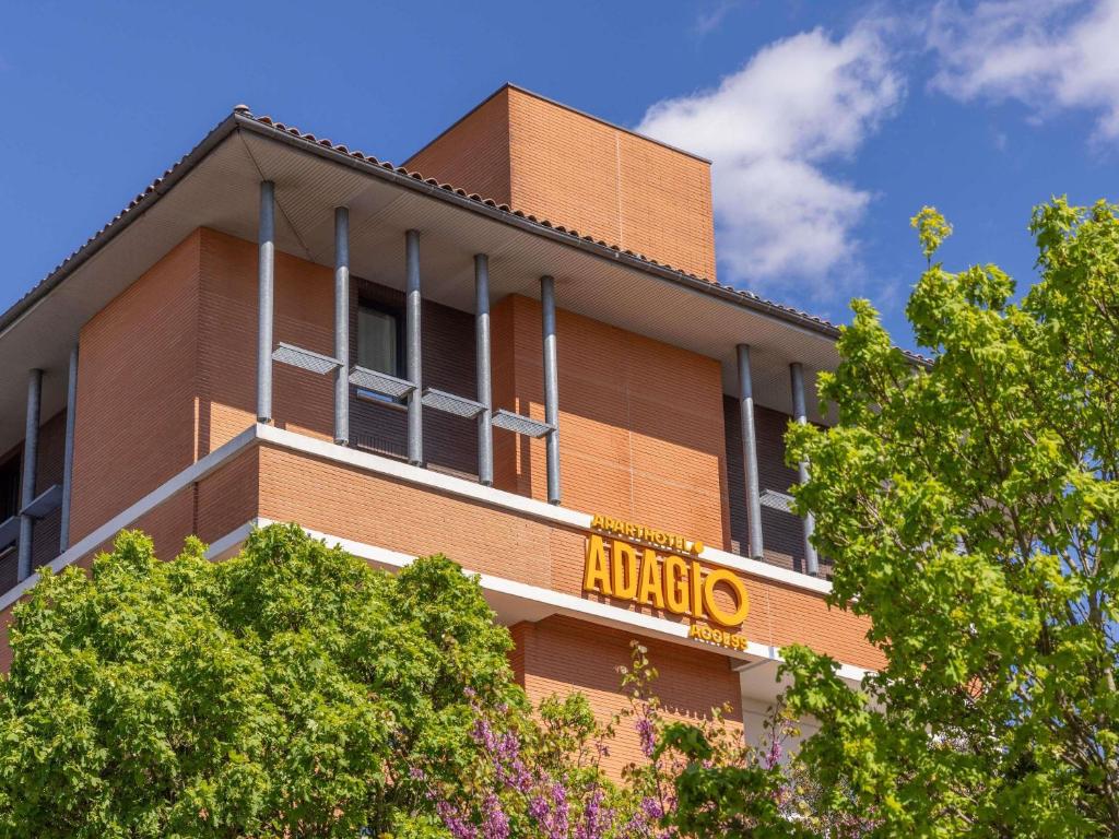 a building with a akoya sign on the side of it at Aparthotel Adagio Access Toulouse Jolimont in Toulouse