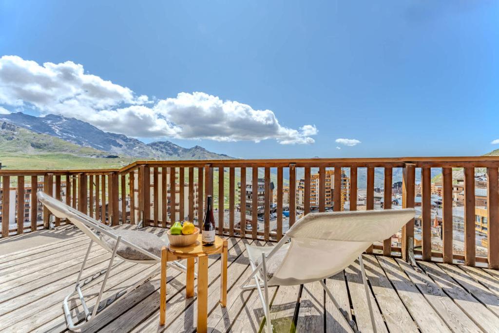 Comfort with Balcony Ski Access and parking