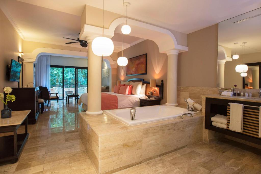 Grand Palladium Select White Sand Resort & Spa - All Inclusive