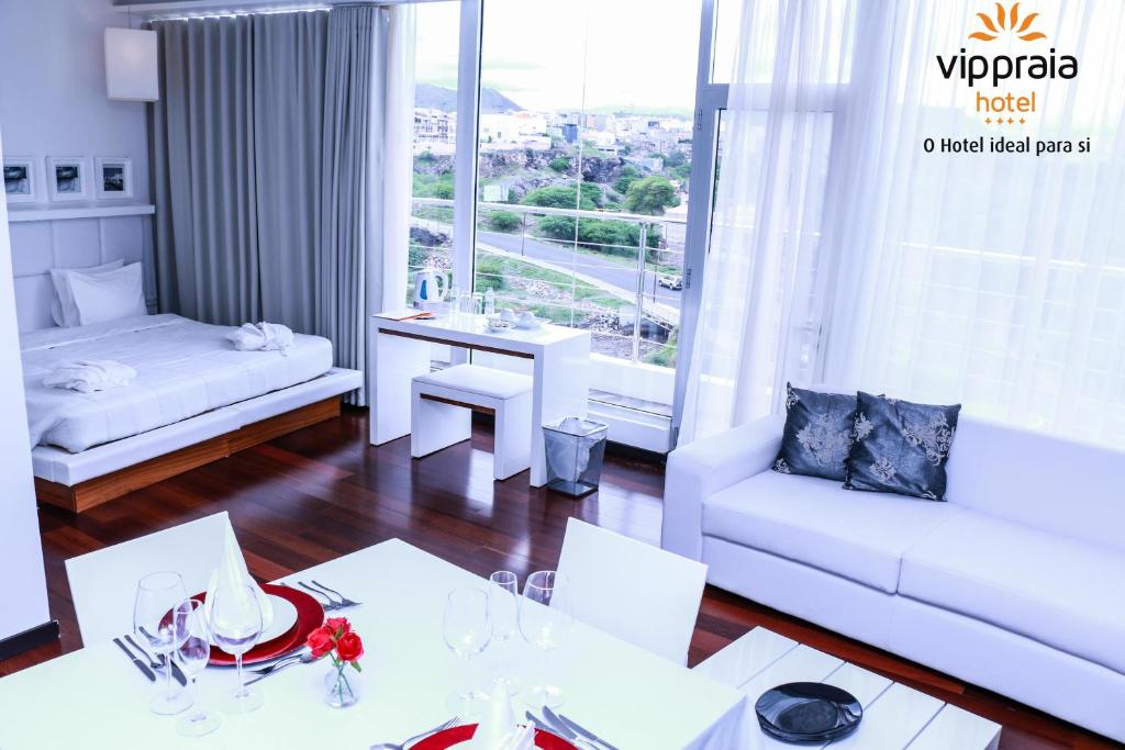 Postel nebo postele na pokoji v ubytování Hotel Vip Praia