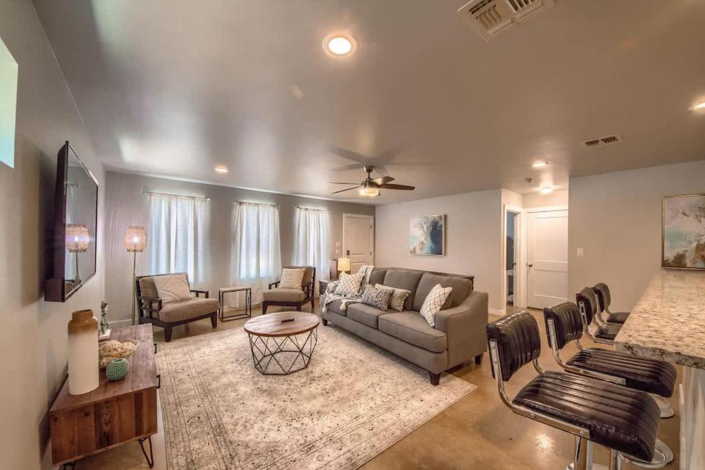 a living room with a couch and a table at RR 464 Sattler Haus in Canyon Lake