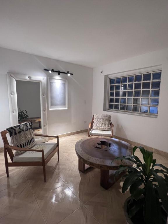 a living room with two chairs and a coffee table at Estudio 201 Barrio blanco Estrato 5 in Cúcuta