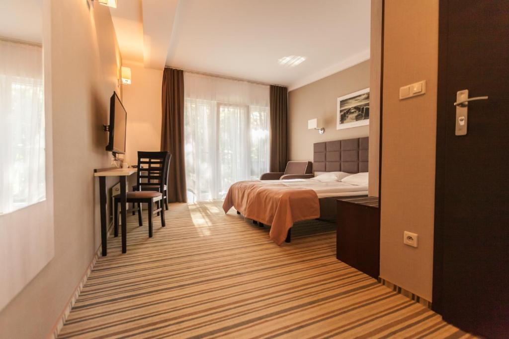 Postel nebo postele na pokoji v ubytování Waterside Resort