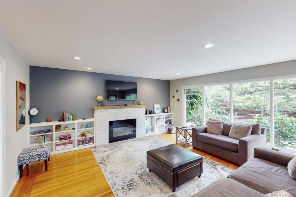 a living room with a couch and a fireplace at Jewell Dreams in Santa Rosa