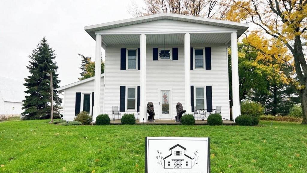 Gallery image of Abbey's Century Old Farmhouse in Baraboo