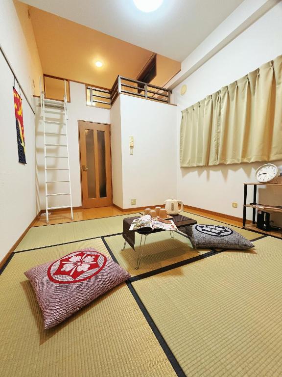 a living room with a table and a rug at 一心館sakura401 in Wada