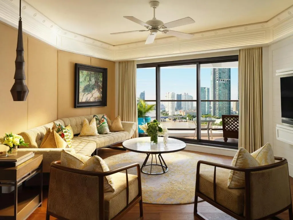 Deluxe One-Bedroom Suite King