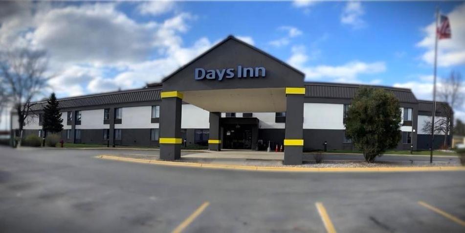 a building with a days inn sign on the front at Days Inn by Wyndham Fargo - West Acres in Fargo