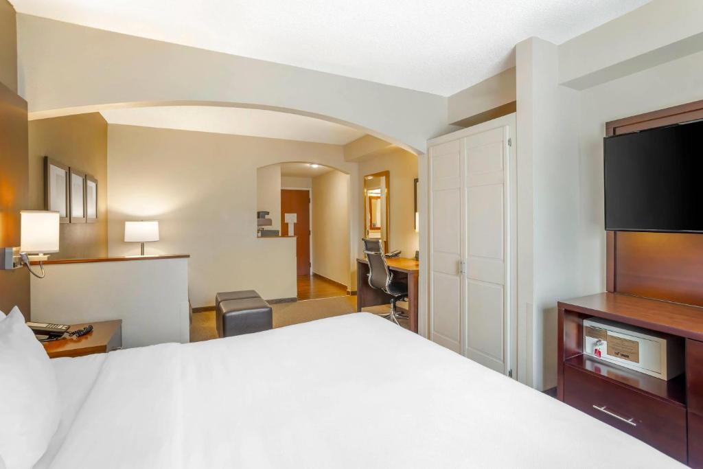 Comfort Suites State College near Penn State - Steps Away from PSU! photo