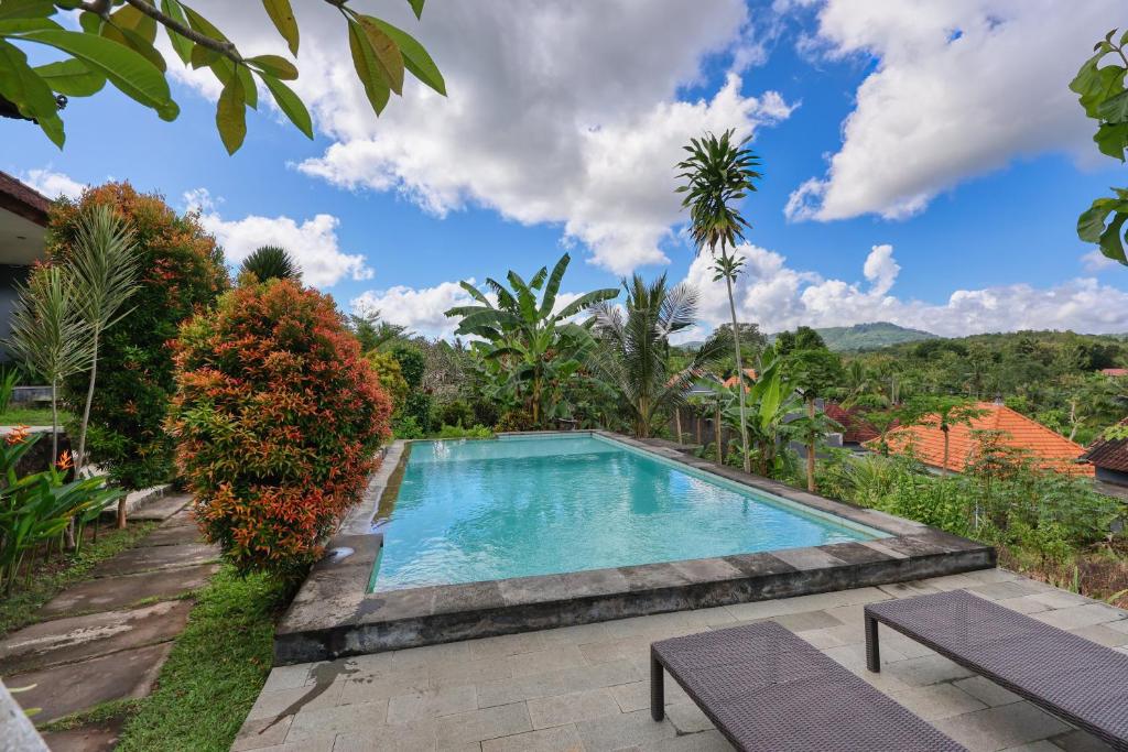 a swimming pool in the backyard of a house at Kampuak Cottages in Nusa Penida