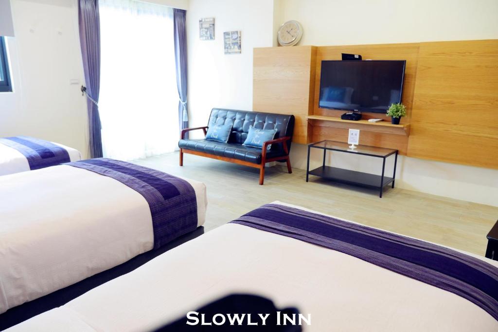 Postel nebo postele na pokoji v ubytování Slowly inn