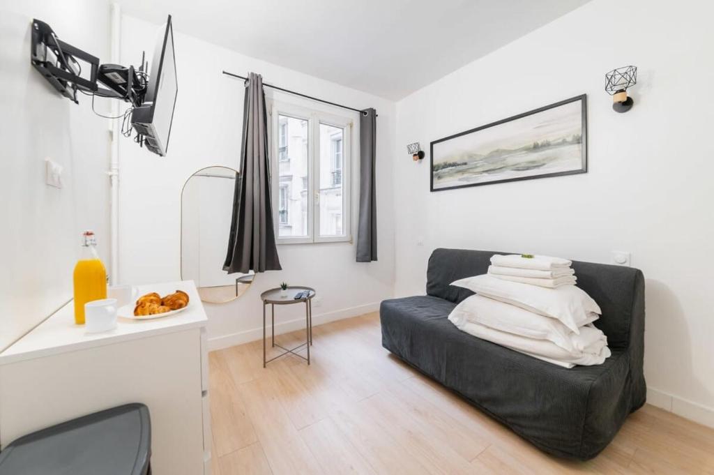 Studio sacre coeur metro anvers - Paris 9 -2P