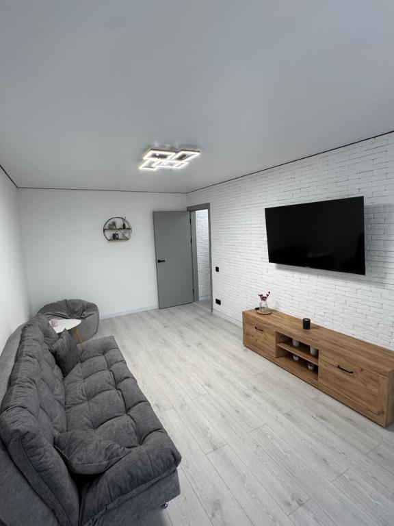 a living room with a couch and a flat screen tv at Premium 2-Room Rental in Bălţi
