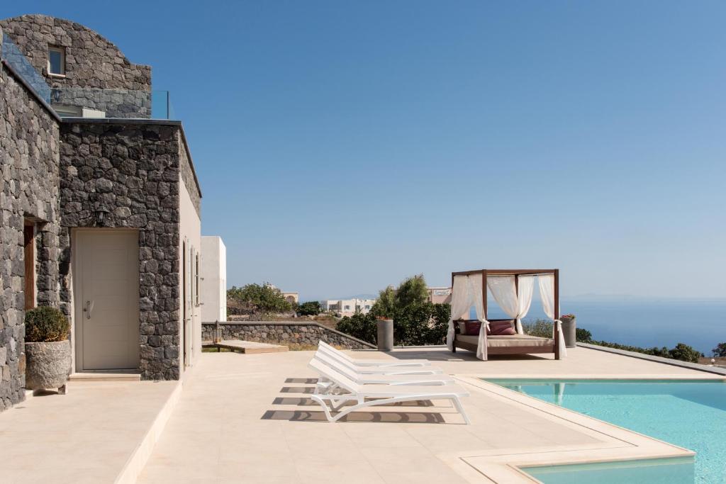 Laundry Service for Amaranthine Luxury Villa Imerovigli | ProLaundry Santorini
