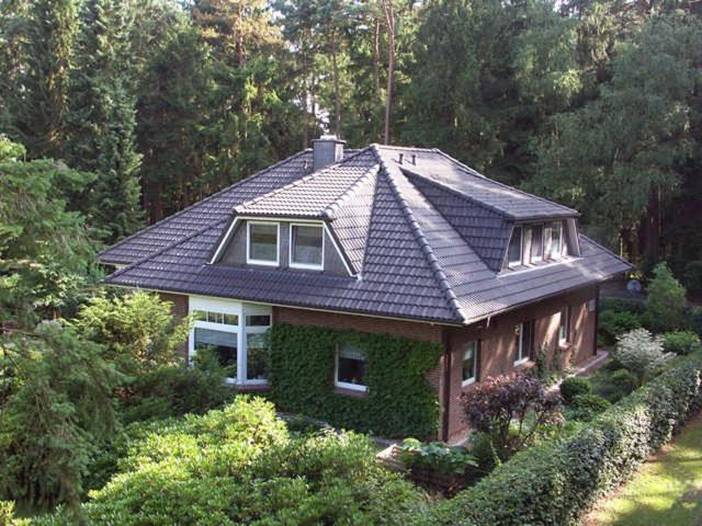 a house with a shingled roof in a garden at "Haus Waldblick" in Bad Bramstedt