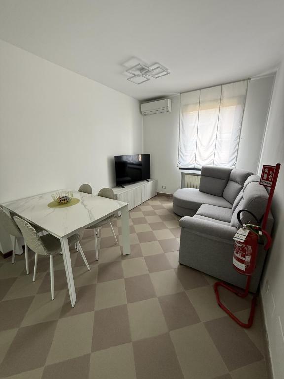 a living room with a table and a couch at Appartamento Centro Direzionale Cerea in Cerea