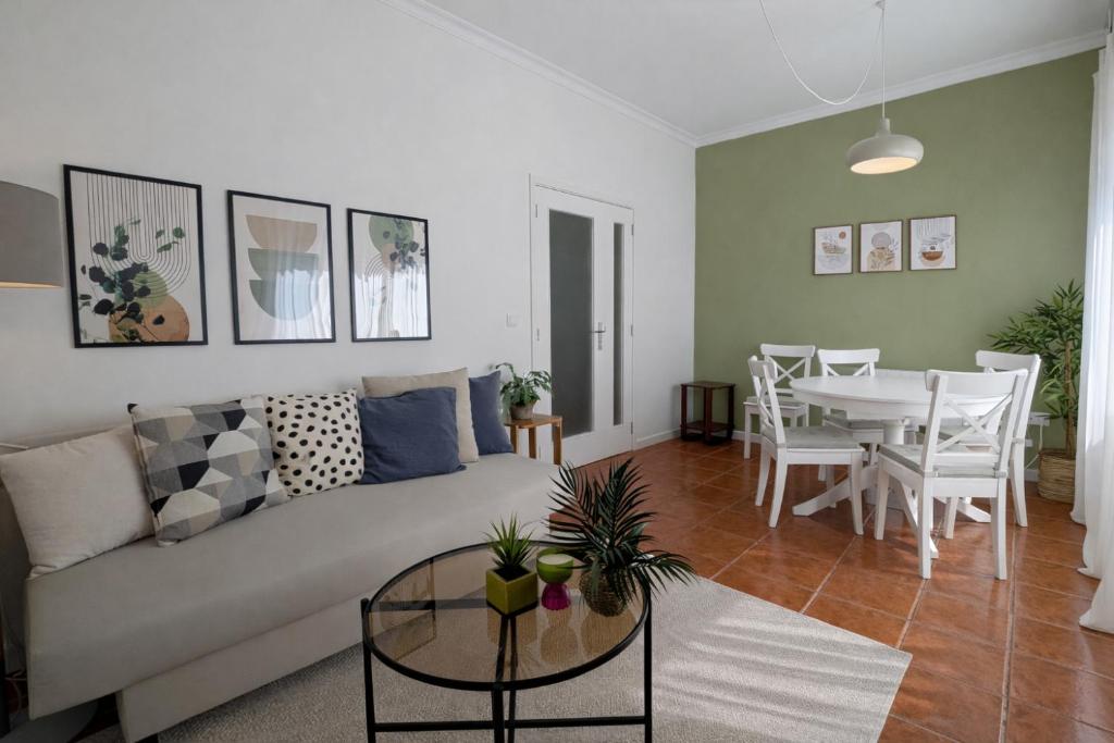 Private Parking 2BR Ensuite 3 Baths 5 min Metro
