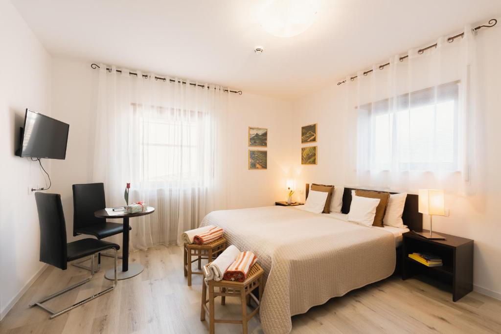 B&B GoldRain