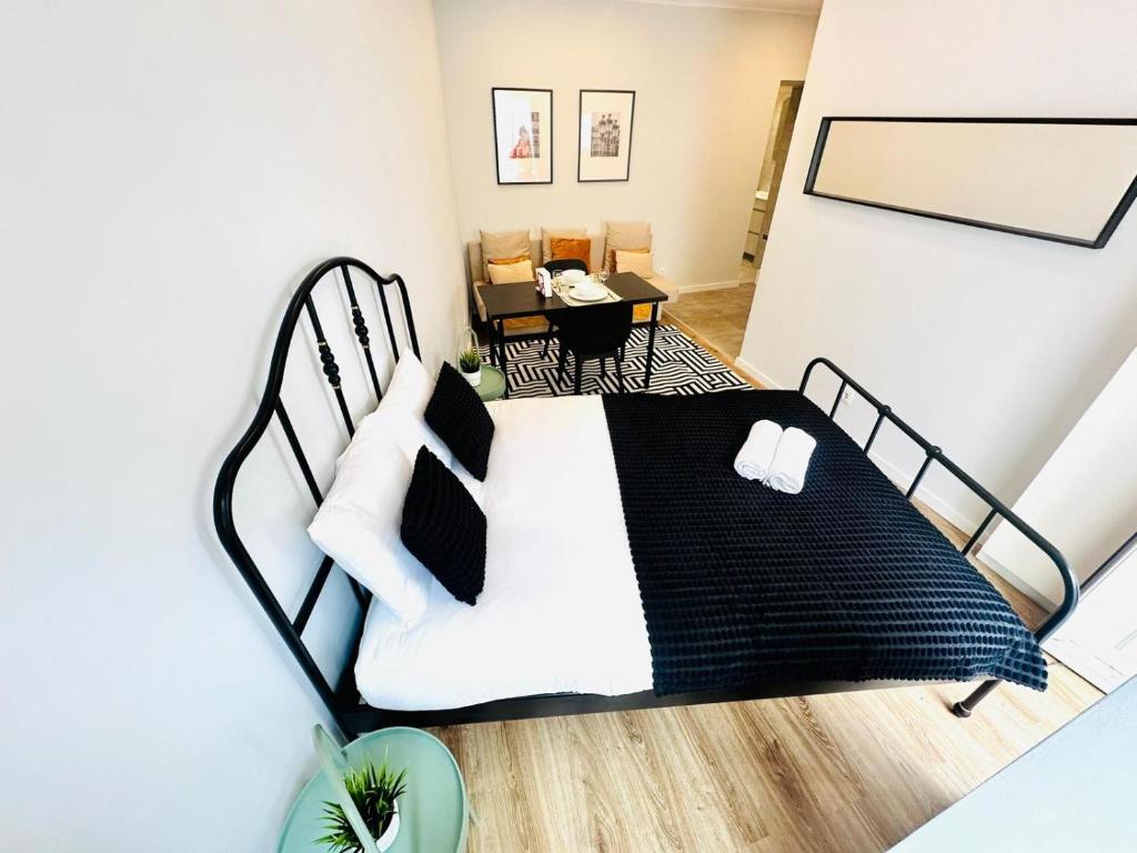 Lisbon Orange House - Modern Two-Bedroom Apartment RC D