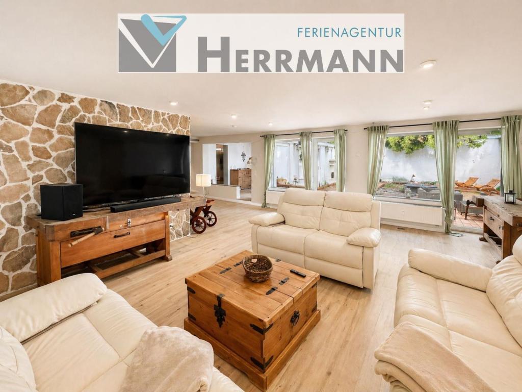 a living room with a tv and a couch and a table at Ferienwohnung Resi´s Welfenoase in Schwangau