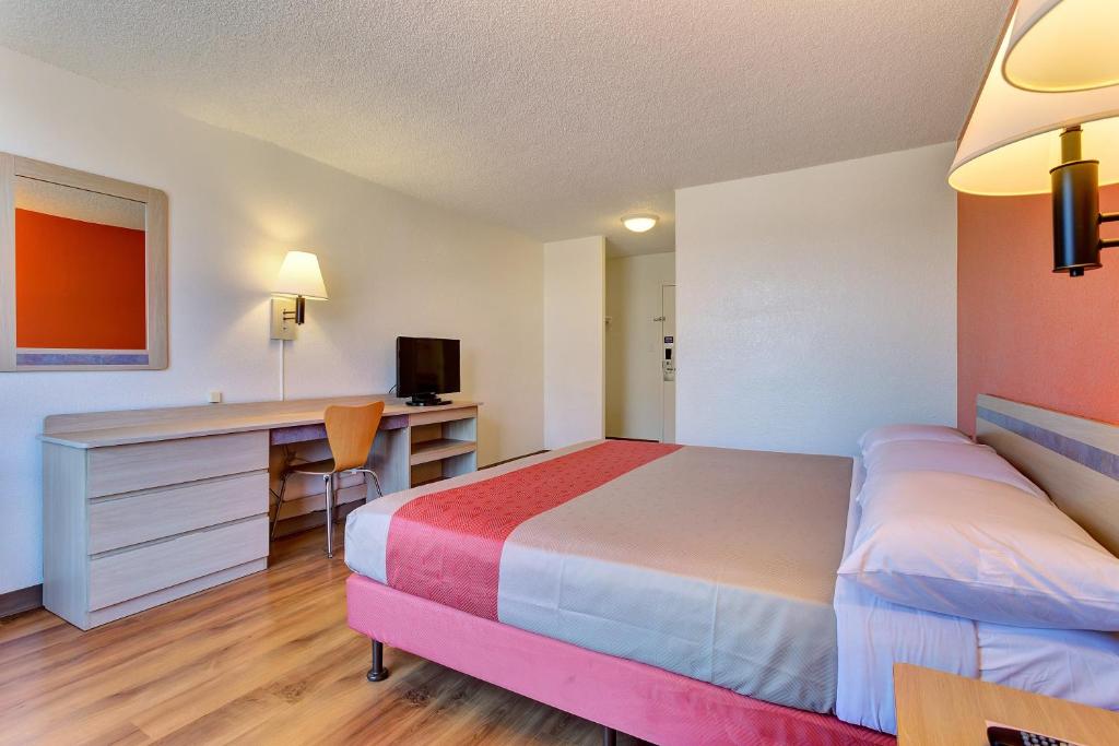 Motel 6-Belmont, CA - San Francisco