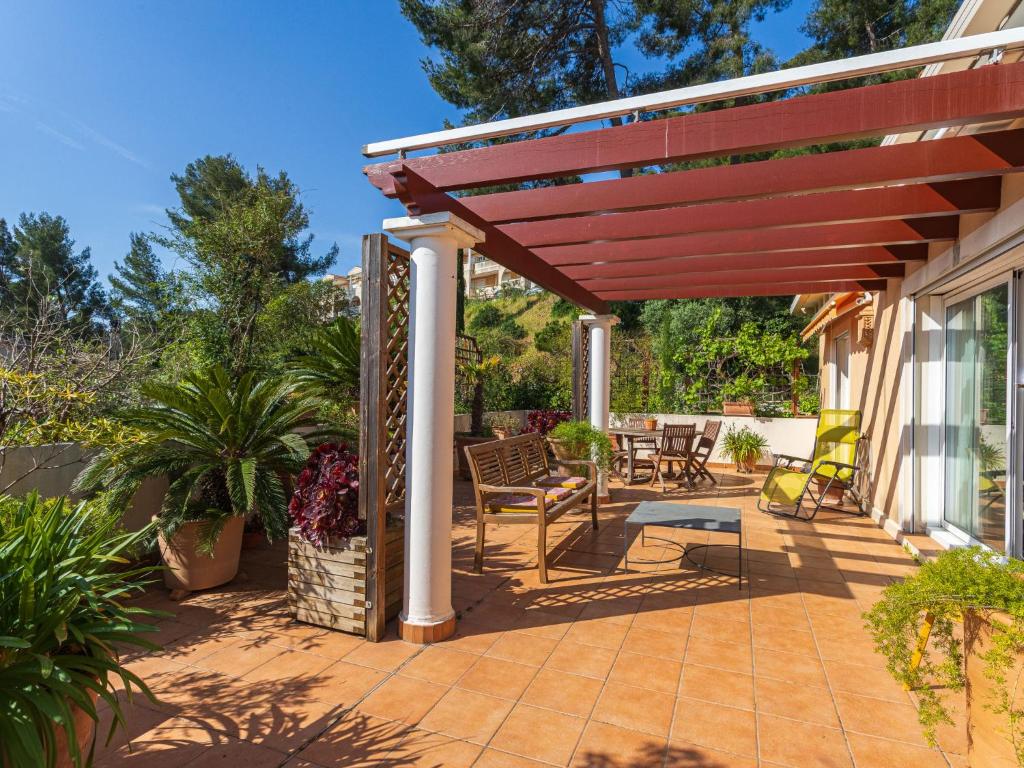 Apartment Domaine de la Luquette-2 by Interhome