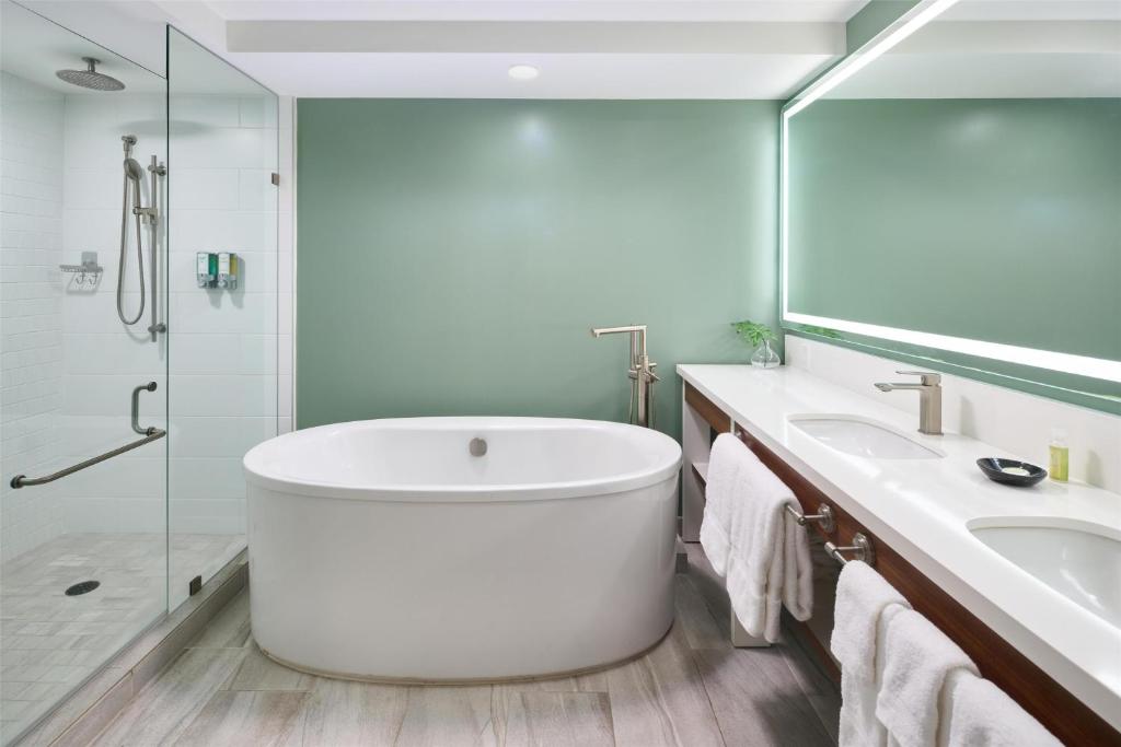OUTRIGGER Kāʻanapali Beach Resort - 