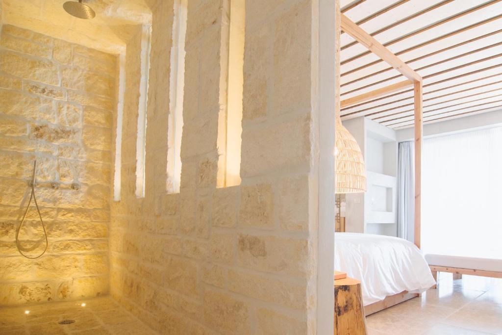 Koupelna v ubytování The Theodore Boutique Hotel- adults only 16 plus