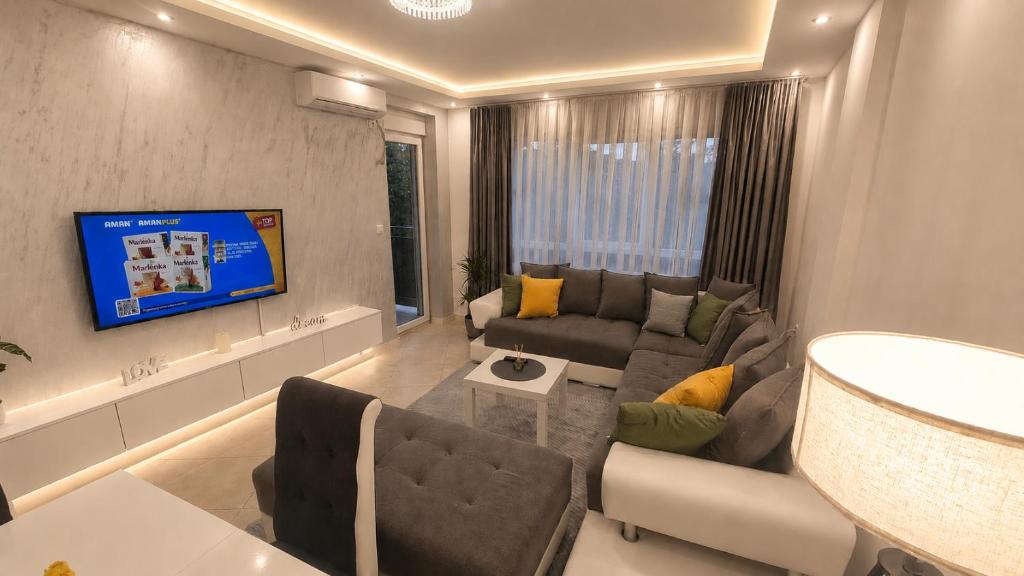 a living room with a couch and a tv at Luxury Apartment Paraćin - River View in Paraćin