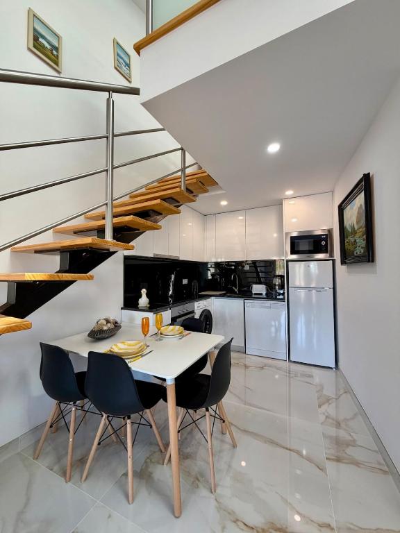 Luxury Penthouse & Panoramic View in heart of Chaves - Alojamento Flaviense - Two-Bedroom Apartment With Terrace