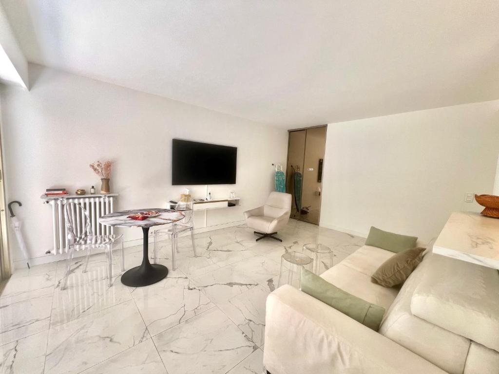 Riva apartment in the city center by Welcome to Cannes