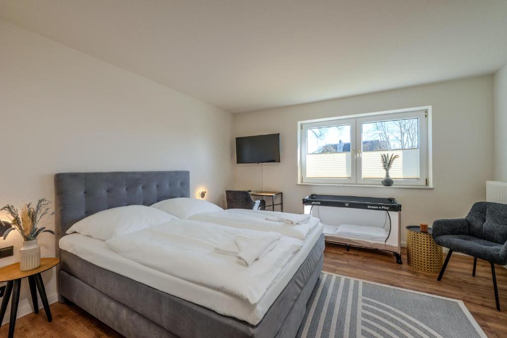 a bedroom with a large bed and a desk at Johouse Zingst Johouse Zimmer 09 in Zingst