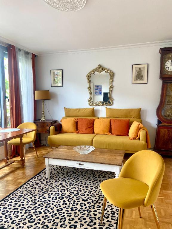 Appartement avec terrasse fleurie au dernier étage - Paris 17