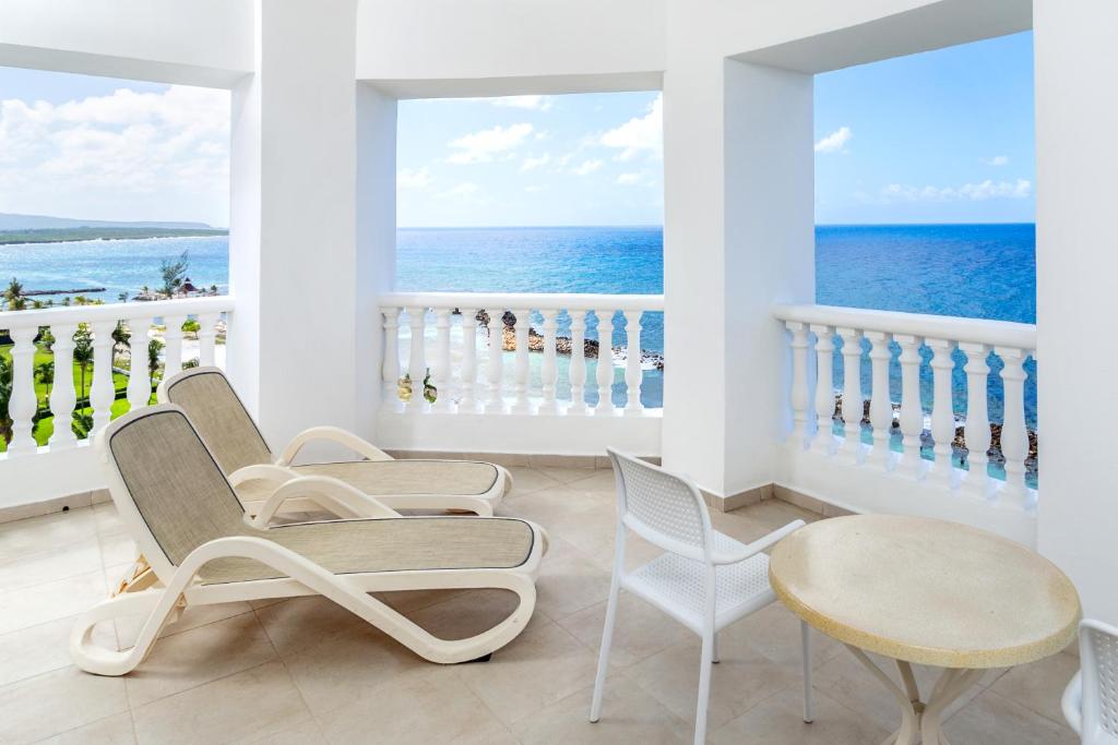 Bahia Principe Luxury Runaway Bay - Adults Only All Inclusive - 